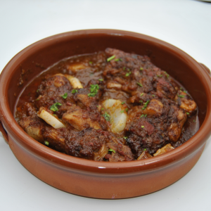 Peus de porc amb mandonguilles amb tela-